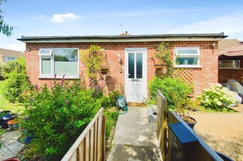 Pits Avenue, Braunstone Town, LE3 2 bed semi