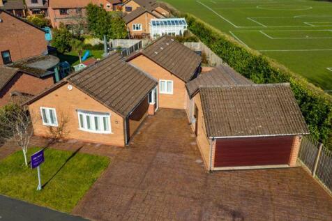 Melrose Avenue, Stourbridge DY8 3 bed detached bungalow for sale