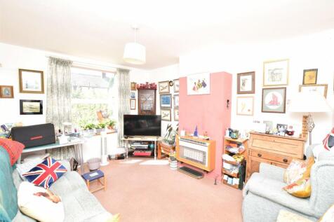 Amidas Gardens, Dagenham RM8 2 bed terraced house for sale