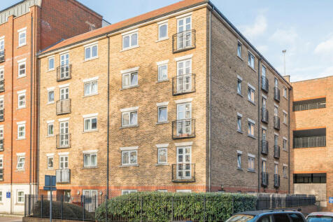 Hazeleigh House, Romford RM1 1 bed apartment for sale