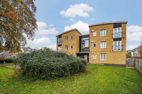 Romside Place, Romford RM7 2 bed apartment for sale