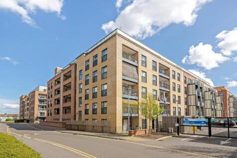 Wave Court, Romford RM7 1 bed apartment for sale