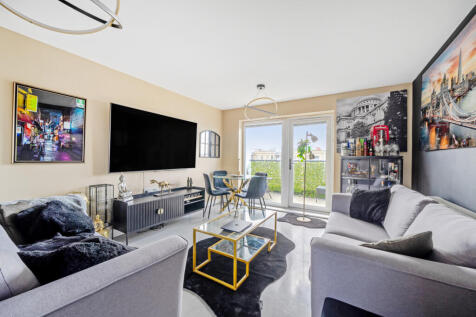 Wave Court, Romford RM7 1 bed apartment for sale