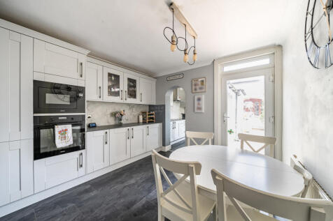 4 bedroom semi-detached house for sale