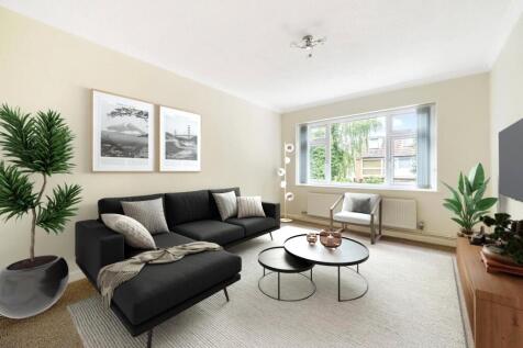 Queens Park Road, Romford RM3 2 bed maisonette for sale