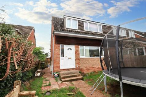 3 bedroom semi-detached house for sale