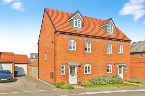 4 bedroom semi-detached house for sale