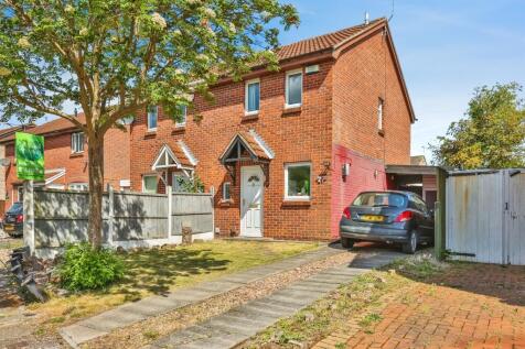 2 bedroom semi-detached house for sale