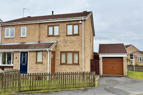 3 bedroom semi-detached house for sale