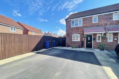 3 bedroom end of terrace house for sale