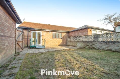 2 bedroom semi-detached bungalow for sale