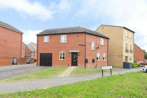 4 bedroom link detached house for sale