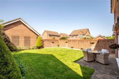 6 bedroom detached house for sale