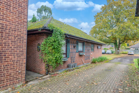 2 bedroom semi-detached bungalow for sale