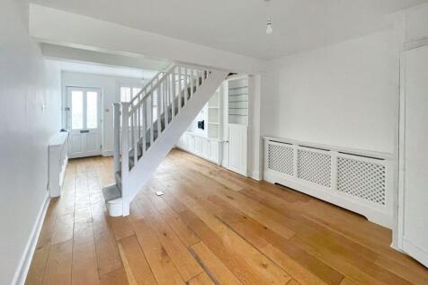 Walpole Place, Teddington. 2 bed terraced house for sale