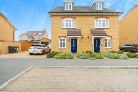 3 bedroom semi-detached house for sale