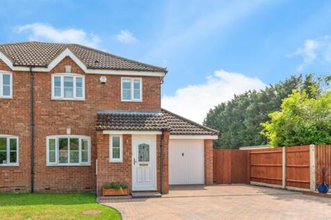 3 bedroom semi-detached house for sale