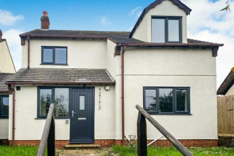 3 bedroom link detached house for sale