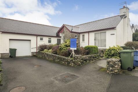 4 bedroom detached bungalow for sale