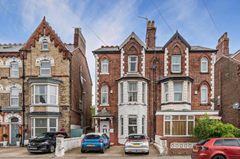 7 bedroom semi-detached house for sale