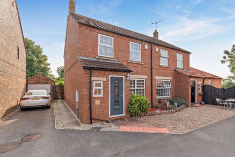 3 bedroom semi-detached house for sale