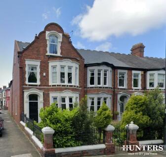 5 bedroom end of terrace house for sale