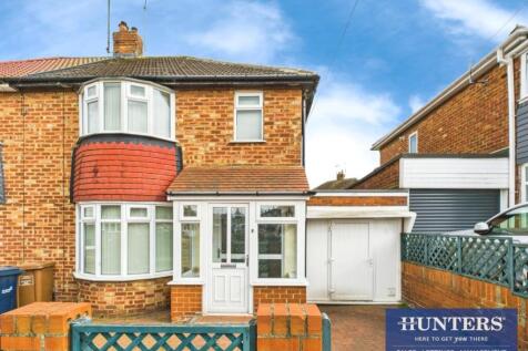 Bampton Avenue, Seaburn Dene, Sunderland 3 bed semi