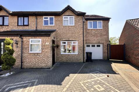Burgess Close, Stratton St Margaret... 4 bed semi