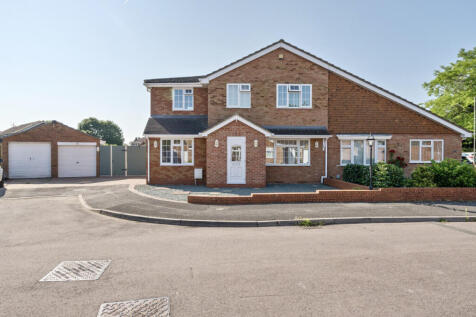4 bedroom semi-detached house for sale
