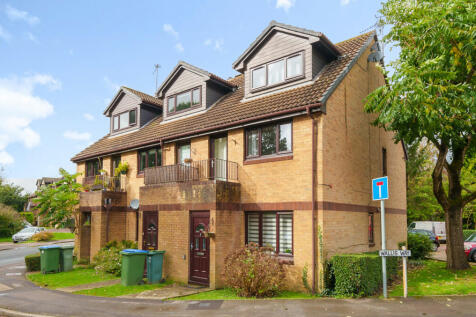 Manor Fields, Horsham, West Sussex 1 bed maisonette for sale