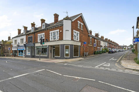 Park Terrace East, Horsham, West Sussex 3 bed maisonette for sale