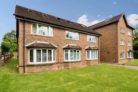 Perryfield Road, Crawley, West Sussex 1 bed maisonette for sale