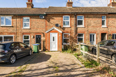 Crawley Road, Horsham, West Sussex 2 bed terraced house for sale