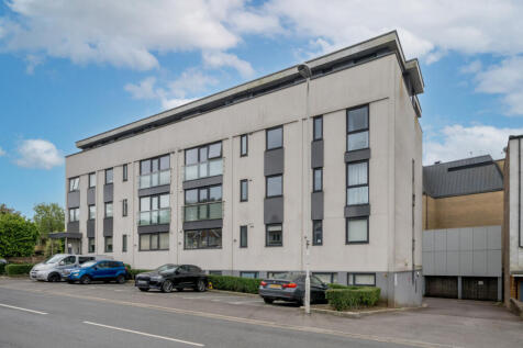 Christopher Road, East Grinstead... 2 bed apartment for sale