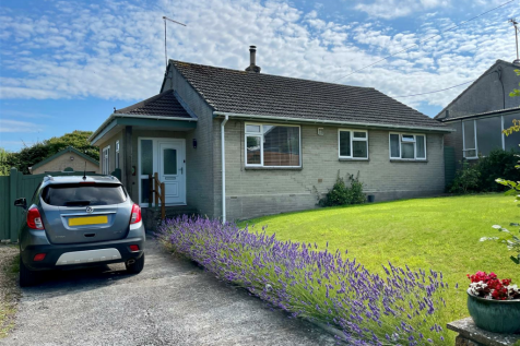 2 bedroom detached bungalow for sale