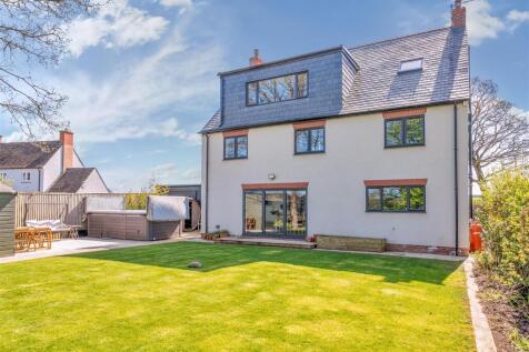 5 bedroom detached house for sale