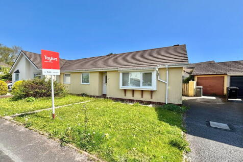 3 bedroom semi-detached bungalow for sale