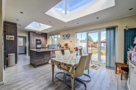 4 bedroom semi-detached bungalow for sale