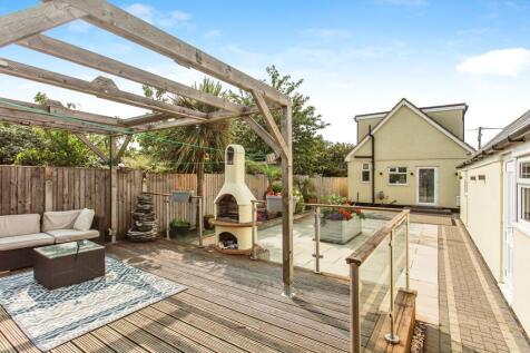 Rochefort Drive, Rochford SS4 3 bed detached house for sale