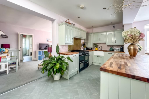 3 bedroom semi-detached bungalow for sale