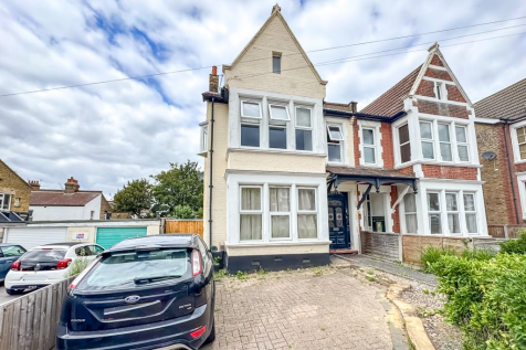3 bedroom flat for sale