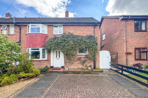 3 bedroom end of terrace house for sale