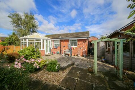 2 bedroom detached bungalow for sale