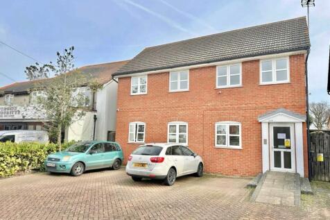 Flat, Wells Court,  Ferry Road... 2 bed apartment for sale