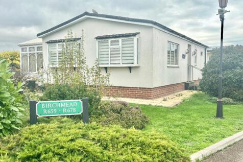678 Kings Park, Canvey Island 2 bed park home for sale