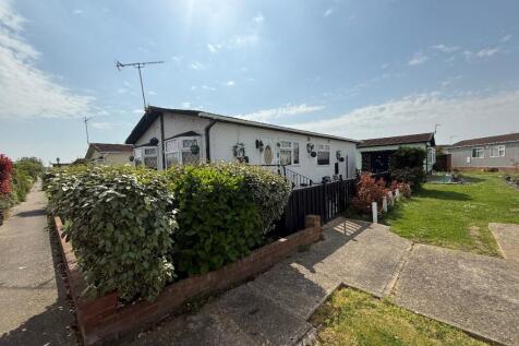 276 Kings Park, Canvey Island 2 bed park home for sale