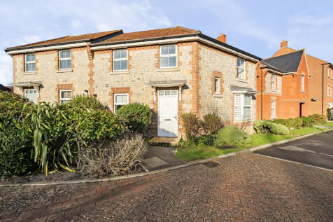 Blackthorn Avenue, Felpham, Bognor Regis 3 bed semi