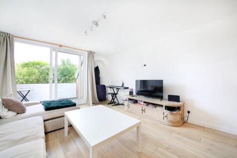 Sunbury Lane, London 3 bed flat for sale