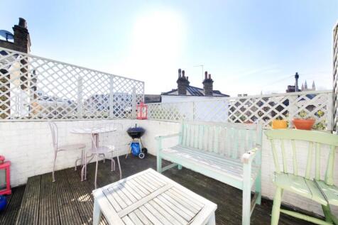 Silverthorne Road, London 2 bed maisonette for sale