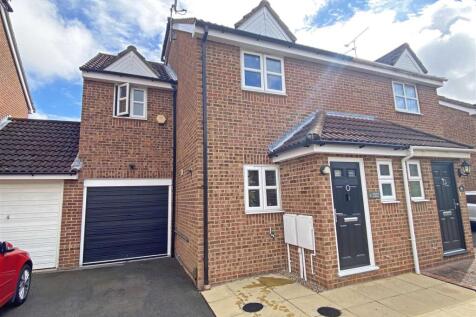 Wilshire Avenue, Chelmer Village... 3 bed semi